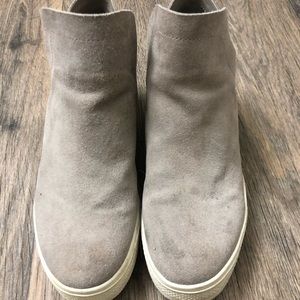 Steve Madden Women’s suede wedge sneakers 7.5